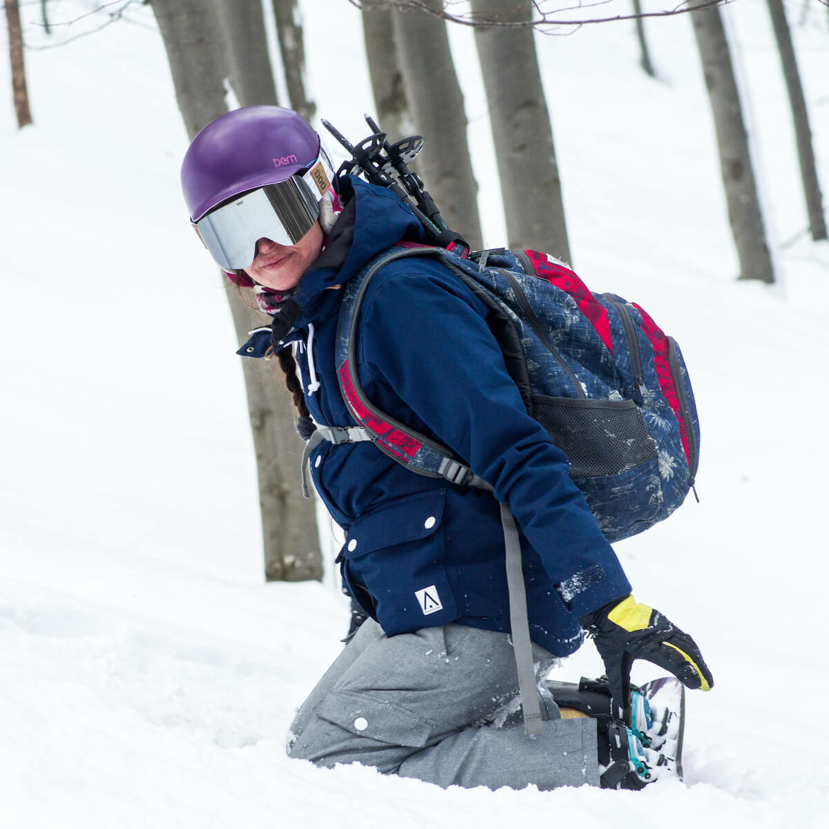 snowboarder girl freeriding